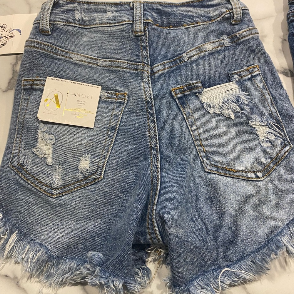 Distressed shorts - Picture 3 of 4